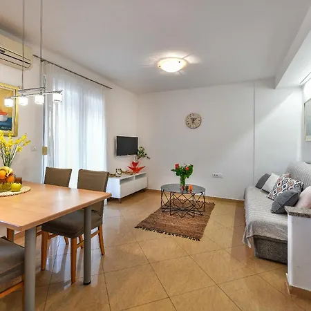 Biserka Apartman Stara Baška