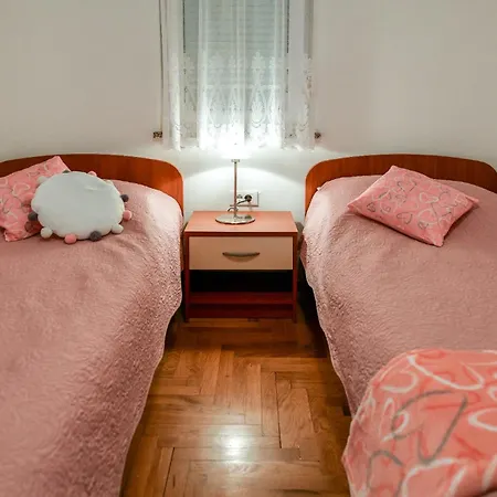 Appartement Biserka *